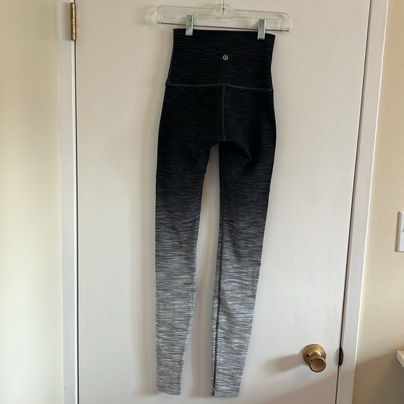 Lululemon VGUC Wunder Under High Rise ombré legging black fading to light grey - Picture 6 of 12